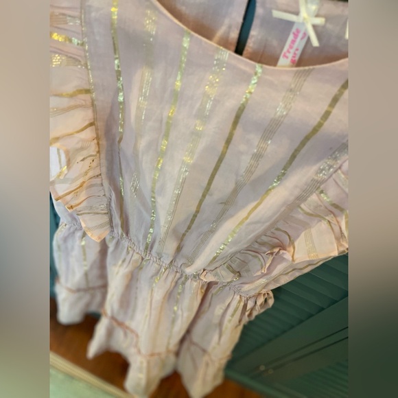 Trende Girl - Pink Flutter sleeve dress with gold stripes - Picture 4 of 4